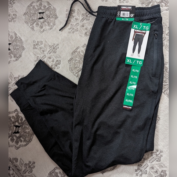 XL Kirkland signature Men's Active jogging pants. - Picture 2 of 6